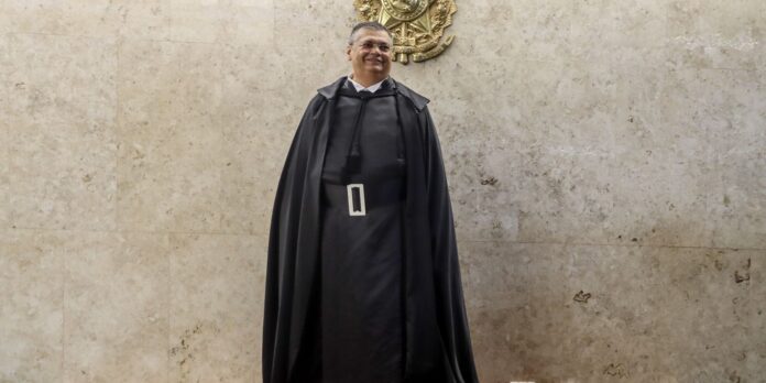 Primeiro voto de Dino no STF é favorável em ação sobre uberização